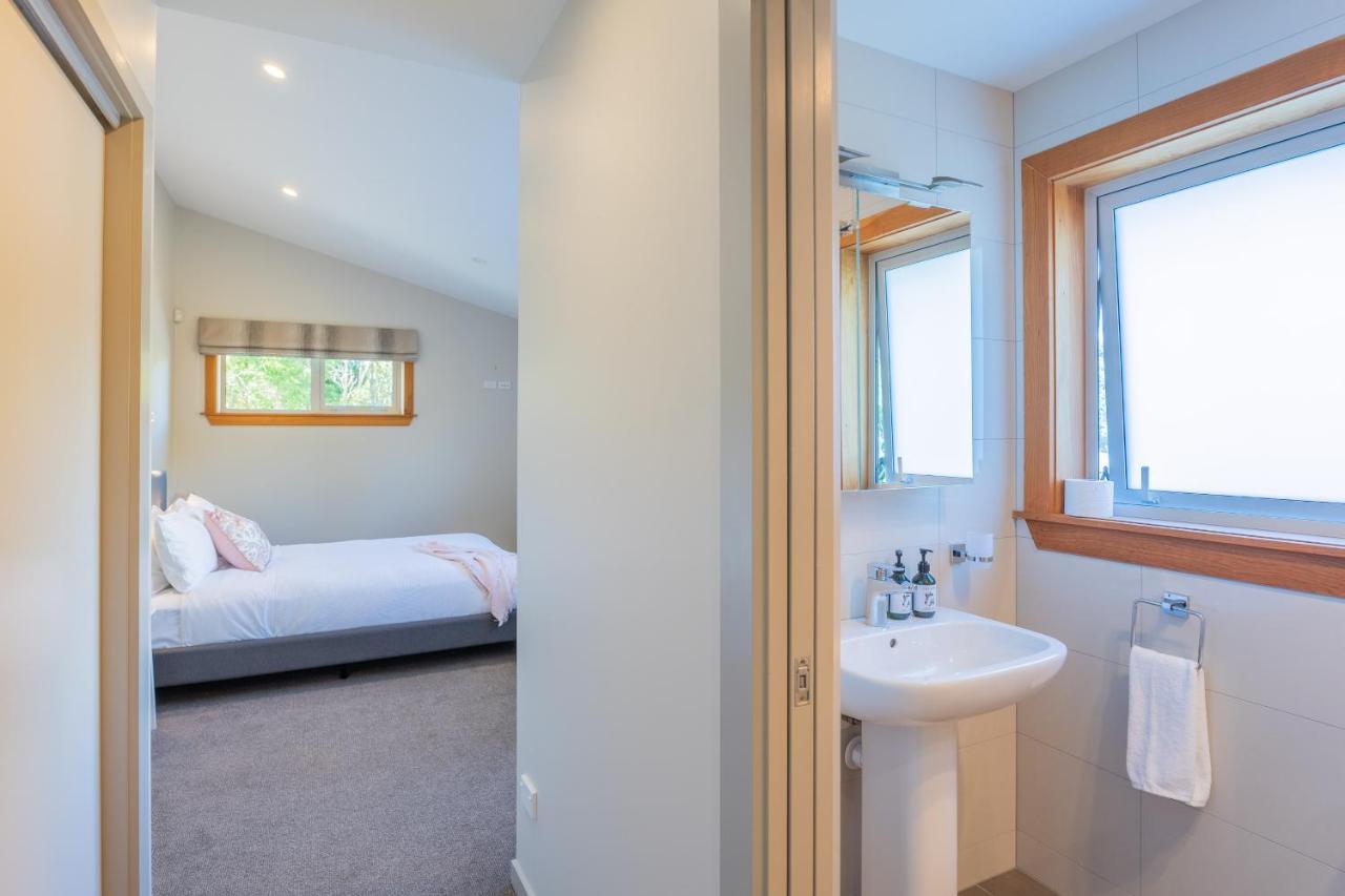 Anam Cara Gardens Luxury Villa Private Bedrooms And Ensuite Bathrooms Sleeps 9 Otaki Ngoại thất bức ảnh