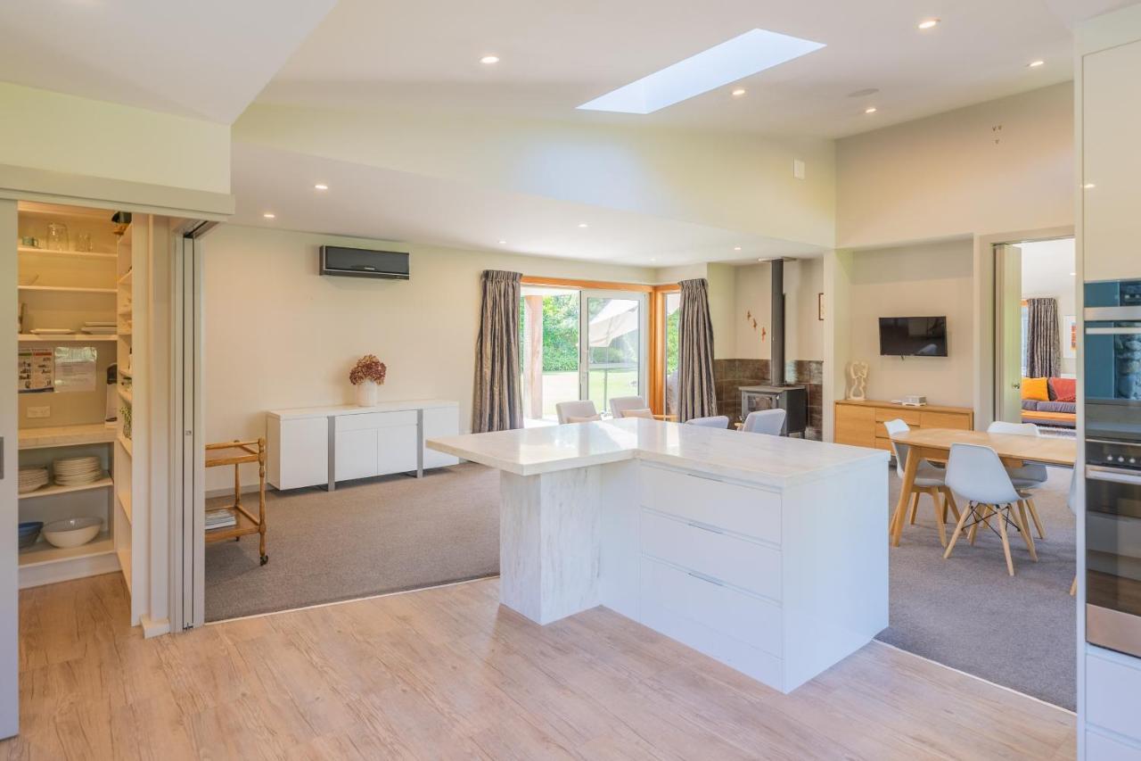Anam Cara Gardens Luxury Villa Private Bedrooms And Ensuite Bathrooms Sleeps 9 Otaki Ngoại thất bức ảnh