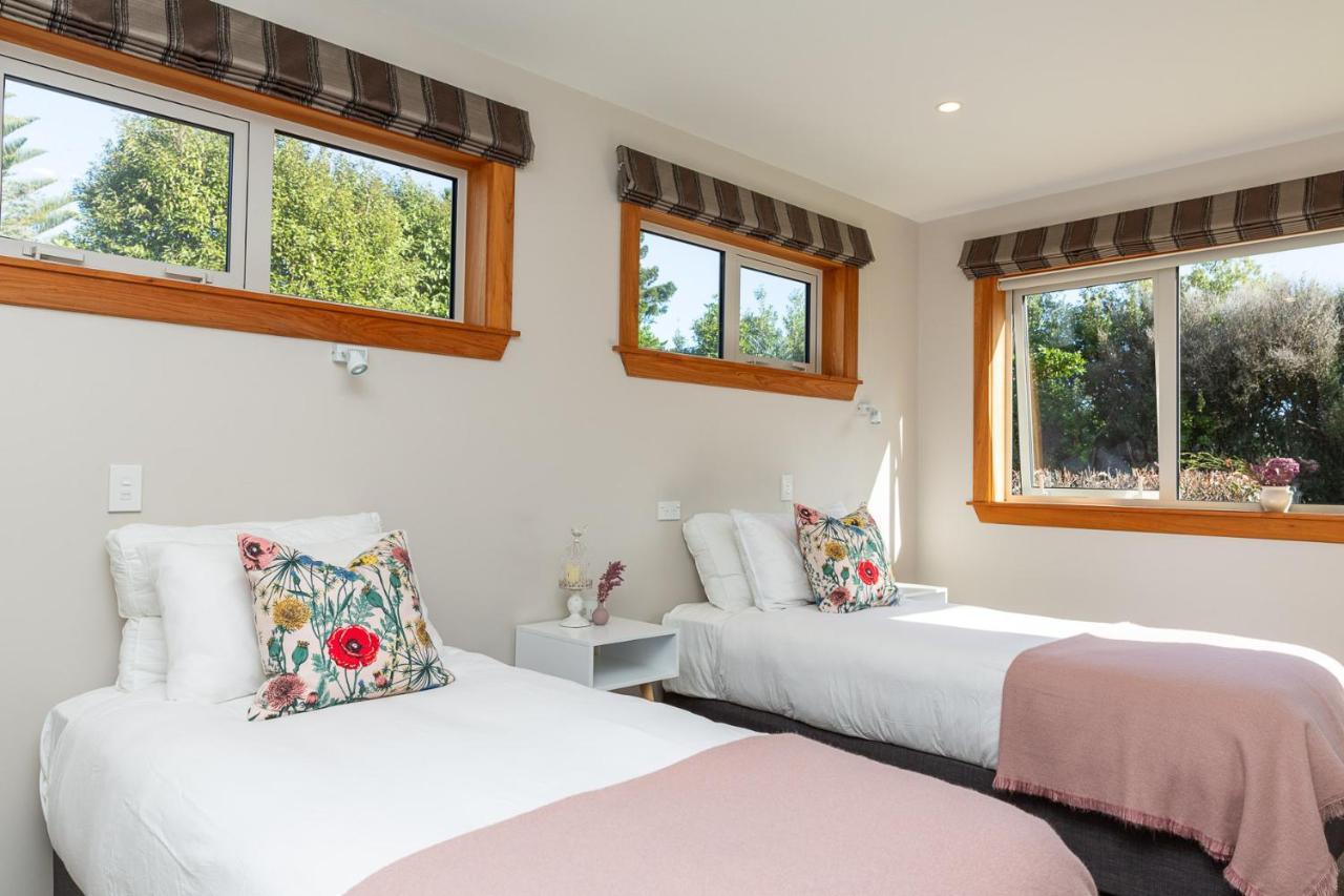 Anam Cara Gardens Luxury Villa Private Bedrooms And Ensuite Bathrooms Sleeps 9 Otaki Ngoại thất bức ảnh